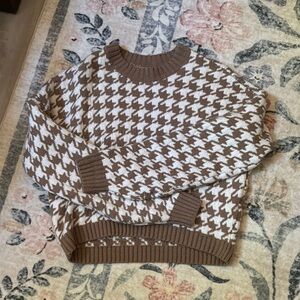 Hollister Brown and White Houndstooth Sweater